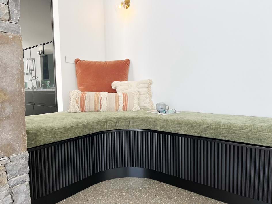 Curved fluted feature